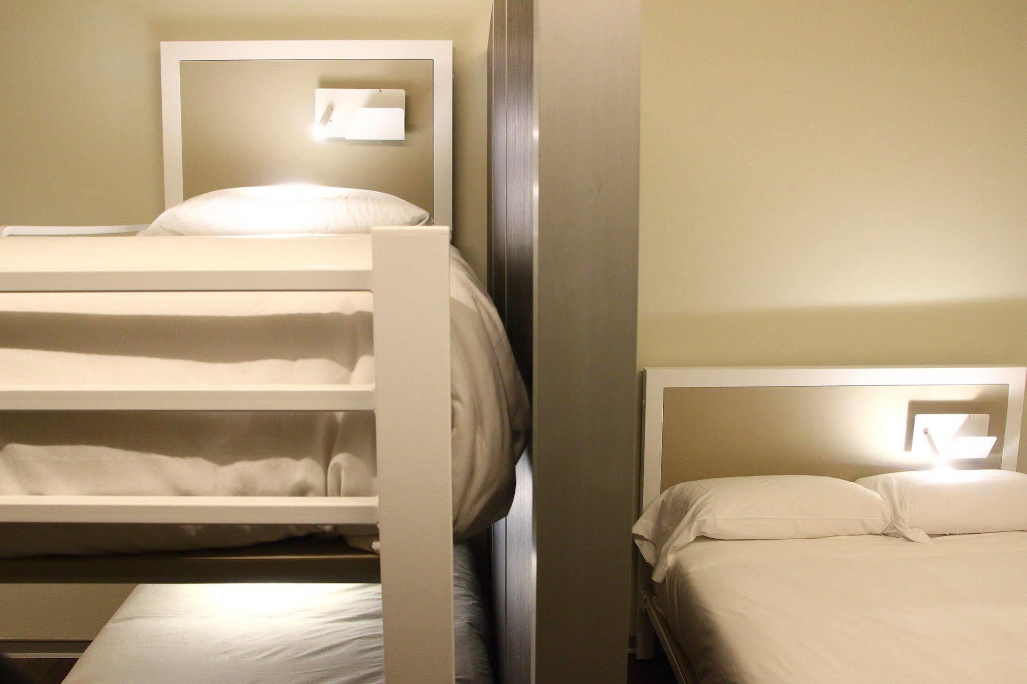 Poshtel Bilbao - Premium Hostel Екстер'єр фото