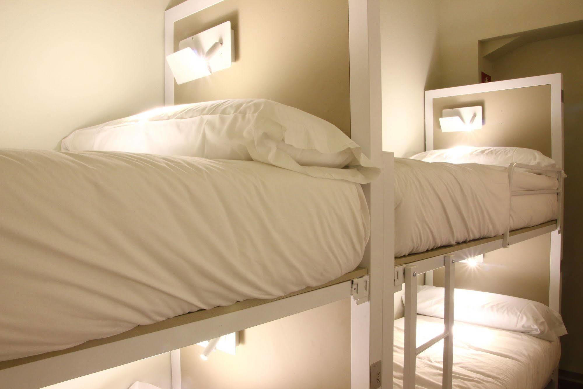Poshtel Bilbao - Premium Hostel Екстер'єр фото