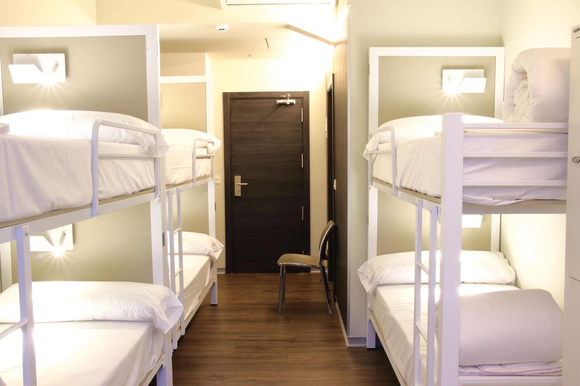 Poshtel Bilbao - Premium Hostel Екстер'єр фото